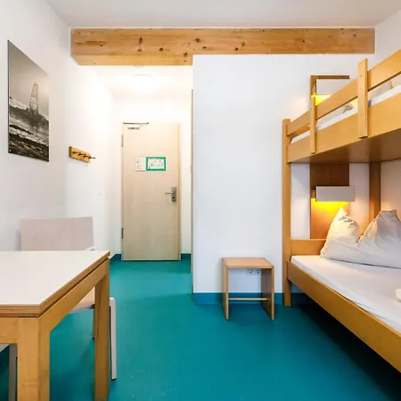 Jugendherberge Bad Toelz Хостел *